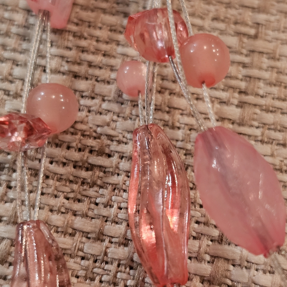 Triple-strand pink beaded illusion necklace - Picture 7 of 7